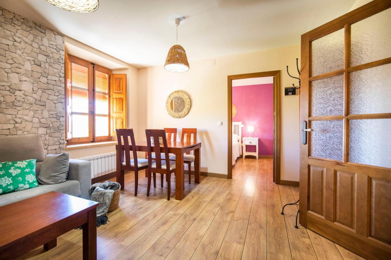 Apartamentos Ribera Del Duero Las Escuelas Vadocondes Eksteriør bilde